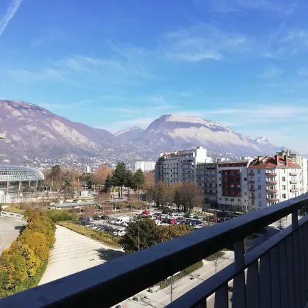 Des 4 Saisons, 80m², 6p, Lumineux Et Traversant * Гренобль